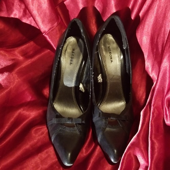 Black leather pumps with bow detail - Picture 4 of 8